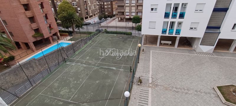 Foto c55a3e5b-1639-4cc2-b6ad-48b092665adc. Alquiler piso fantástico piso de tres habitaciones en urbanización con tenis y piscina. en Castro - Urdiales
