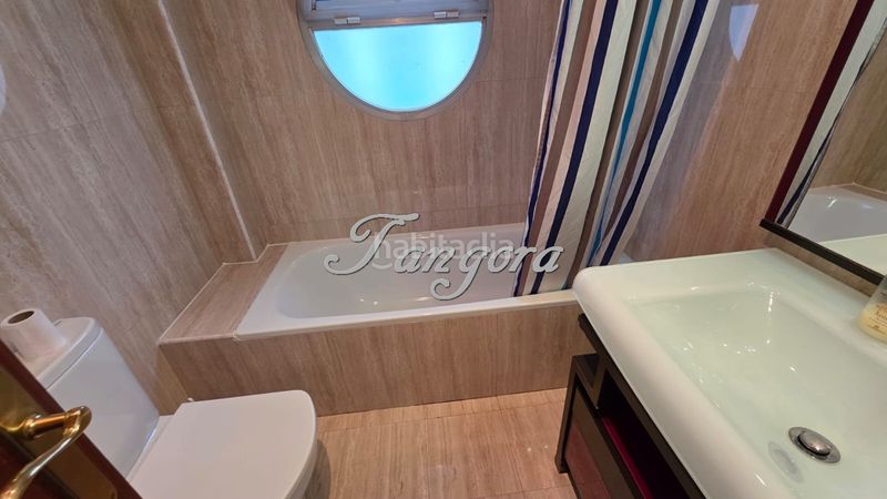 Foto d2154bdf-ab31-4434-b114-6f34f258a99d. Alquiler piso fantástico piso de tres habitaciones en urbanización con tenis y piscina. en Castro - Urdiales