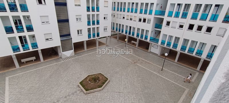 Foto f4c1ce1b-4378-4bbc-97ad-e52899105e65. Alquiler piso fantástico piso de tres habitaciones en urbanización con tenis y piscina. en Castro - Urdiales