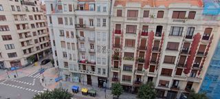 Etagenwohnung  Calle maría díaz de haro. Fantástico piso lleno de luz en maría díaz de haro.