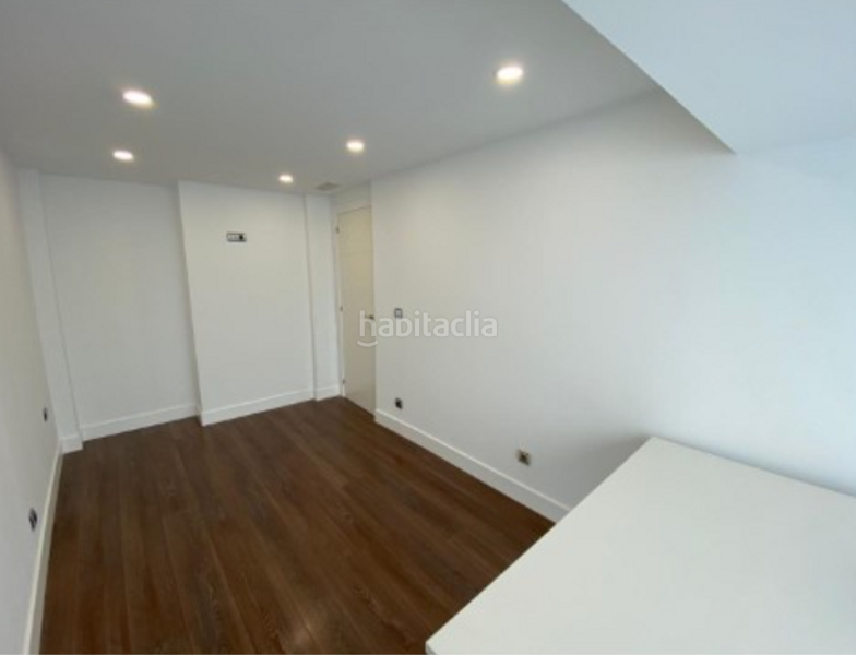 Foto 9b236de9-7920-40b5-b4e0-d83bc75ea57a. Alquiler local comercial en Lasesarre Barakaldo