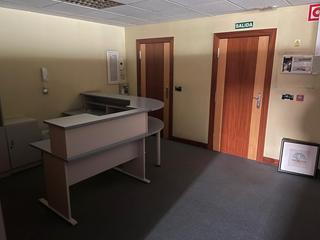 Lloguer Oficina  Polígono industrial aurrera poligonoa. Se alquila amplia oficina de 328m2 en el poligono aurrera  en tr