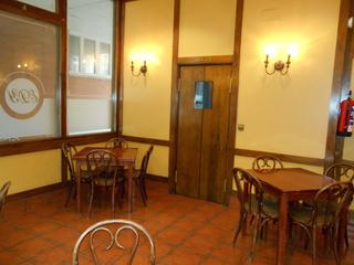 Geschäftsraum  Doctor luis bilbao líbano. Dos puertas de entrada una de ellas privada, persiana mecánica,