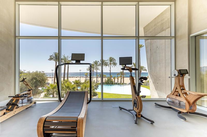 Foto 410d5e1e-bc0d-4d89-9a08-b6225a5baf7c. Pis amb aparcament piscina a Playa Poniente Benidorm