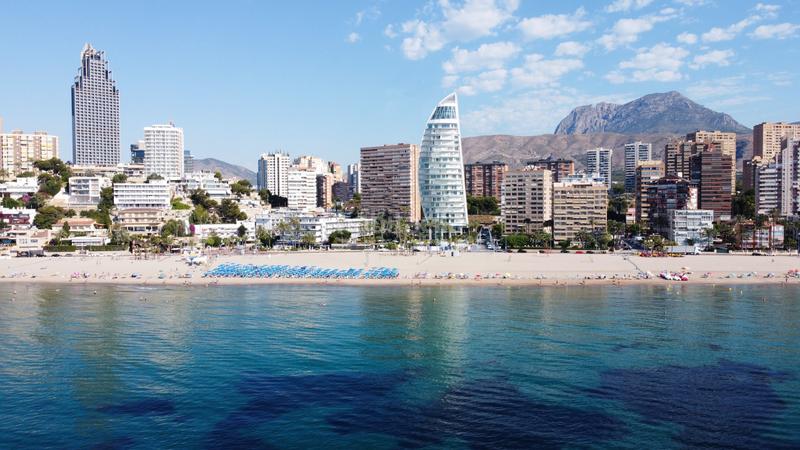 Foto 9e00b960-d34a-4d6f-88b2-3f0537319b8a. Pis amb aparcament piscina a Playa Poniente Benidorm