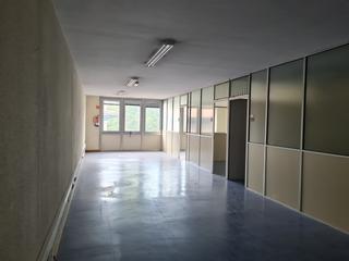 Office space  General alava. Amplia oficina exterior hacia general alava. oficina con muchas