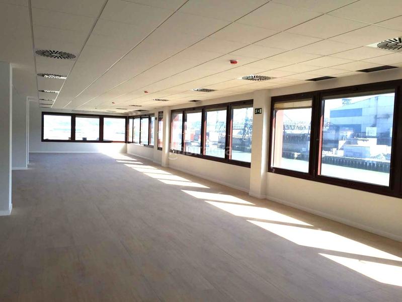 Foto 96d806ee-4e1b-497f-b1b8-17e3a6031863. Rent office space with heating in Lamiako-Txopoeta Leioa