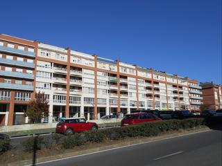 Location Bureau  Mendibile  bis. Portal independiente para la entreplanta, hall distribuidor de o