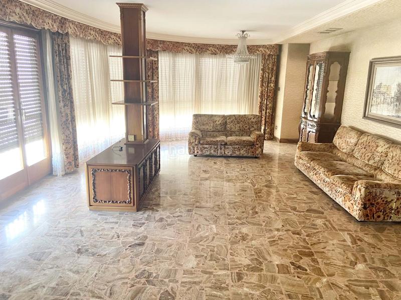 Foto a971df80-fdab-4042-beca-aae9deb4fd73. Flat with heating in Centro Elche / Elx