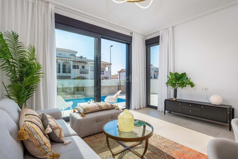 Foto df987d94-9b2b-4571-8371-8fed00898bbf. Casa a Los Balcones y los Altos Orihuela