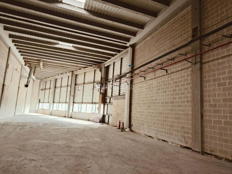 Foto 087805eb-acb4-428e-9974-8e3a91b62fc3. Rent industrial building in Repelaga Portugalete