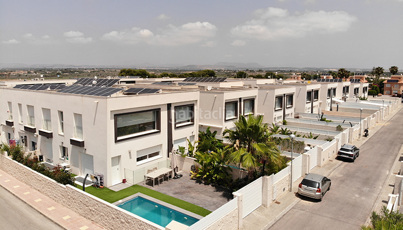 Foto b2c08102-a83e-496d-9259-f45dde5de844. House with heating pool in Puerto Marino Santa Pola