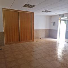 Local Comercial  Calle adolfo clavarana
