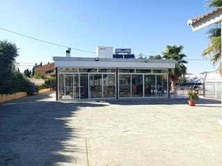 Casa  Polígono el castillo. Acogedora villa en sax, de tres habitaciones más casa de invitad