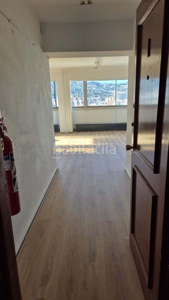 Foto cd76f257-b3f1-4540-be30-35835b8ef872. Alquiler oficina en Zabalburu Bilbao