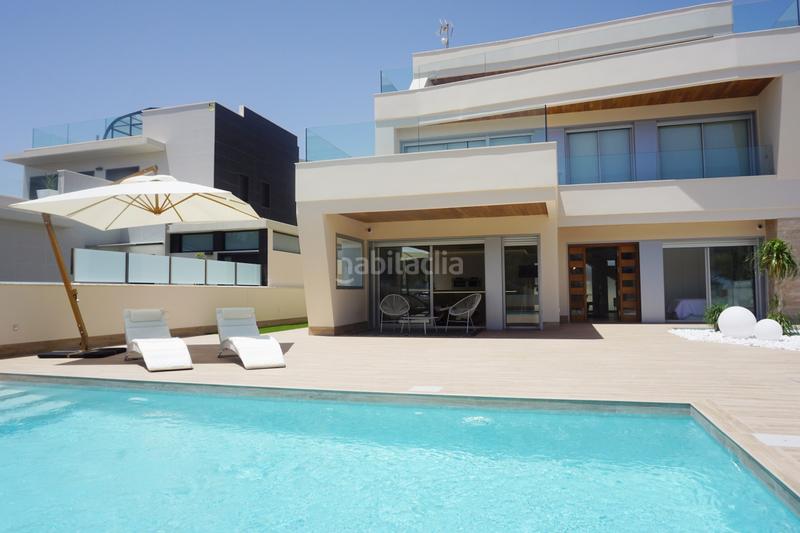 Foto 59df8ab2-e707-48c1-b642-10889d5f40fd. Chalet with parking pool in Campoamor Orihuela
