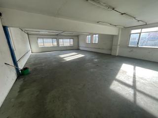 Alquiler Nave industrial  Poligono el juncal. Nave de 300m2 con acceso diafano y otro acceso con porton, monta