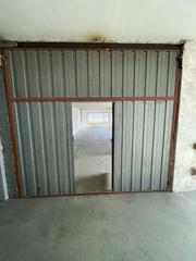 Lloguer Nau industrial  Poligono el juncal. Nave de 300m2 con acceso diafano y otro acceso con porton, monta