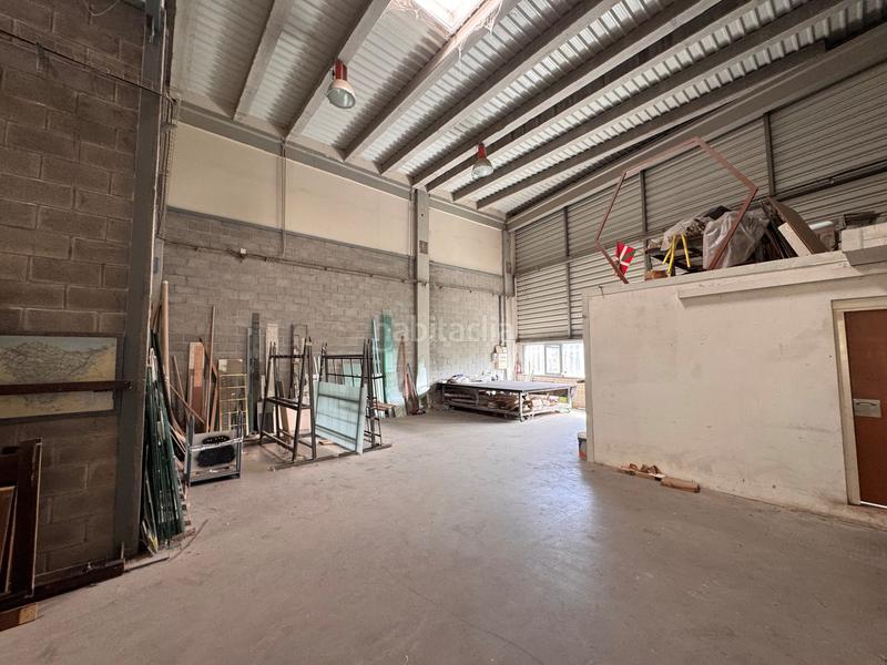 Foto c1f0377e-ef31-4eb9-b221-3a9136e0ea0f. Industrial building in La Florida Portugalete