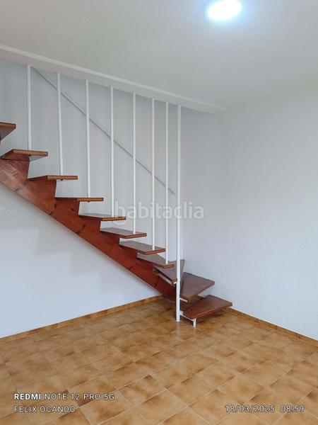 Foto 5eb8b4d0-eb6a-4b93-ab56-1f7e2176c79f. Piso características superficie 71 m2 salón comedor cocina equipada 3 habitaciones 1 baño 2 terrazas altura 4 estado excelente equipami en Alicante