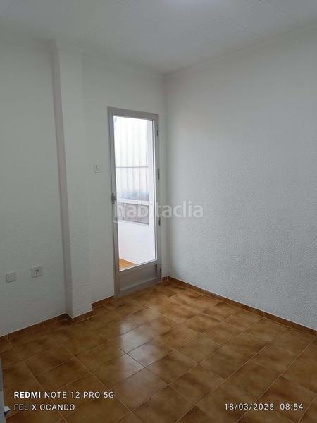 Foto b617a5ee-a7ae-46ac-8383-532514eadc7a. Piso características superficie 71 m2 salón comedor cocina equipada 3 habitaciones 1 baño 2 terrazas altura 4 estado excelente equipami en Alicante