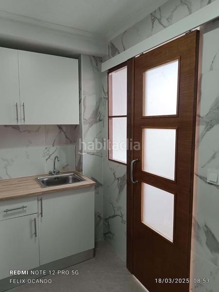 Foto e90767ef-4cdf-4714-a6c4-91171e1336d7. Piso características superficie 71 m2 salón comedor cocina equipada 3 habitaciones 1 baño 2 terrazas altura 4 estado excelente equipami en Alicante