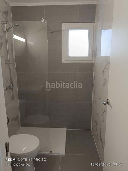 Foto f8b119ff-c2b7-4f6e-9a78-7f7fe82afd60. Piso características superficie 71 m2 salón comedor cocina equipada 3 habitaciones 1 baño 2 terrazas altura 4 estado excelente equipami en Alicante
