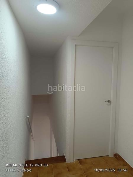 Foto fee40742-3c48-46b2-bb19-19d0adbd0d7c. Piso características superficie 71 m2 salón comedor cocina equipada 3 habitaciones 1 baño 2 terrazas altura 4 estado excelente equipami en Alicante