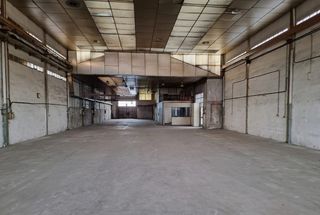 Rent Industrial building  Portalada