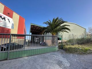 Industrial building  El campillo fase  n.. Nave en venta y alquiler en el poligono el campillo dividida en