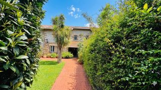 Chalet  C/ hermano victor. Chalet pareado neovasco de 1895, listo para entrar a vivir, en u