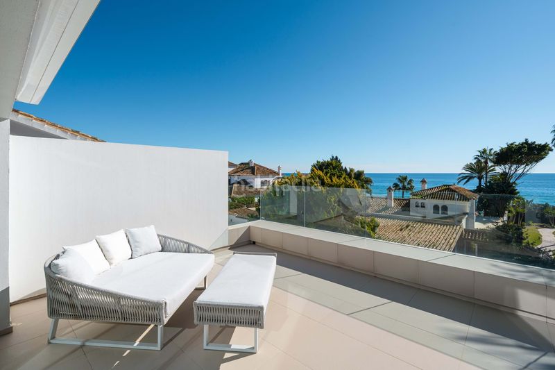 Foto 1d13ff7c-de3e-483b-8f7d-44b3348a2e80. Casa amb aparcament piscina a Puente Romano Marbella