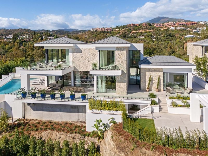 Foto f9a6ba6d-8819-4145-a6f7-f4847da3a313. Casa amb aparcament piscina a La Quinta Benahavís