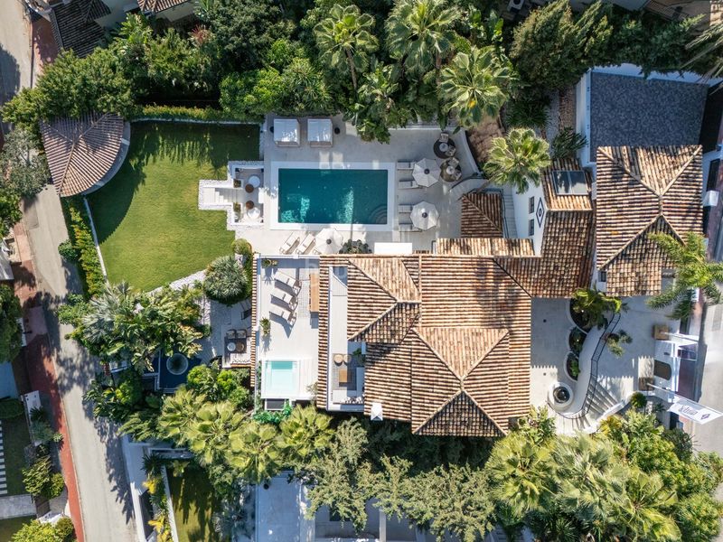 Foto 0a4ad29a-0ba3-4cb3-9324-c305245e689f. Casa amb piscina a Las Brisas Marbella