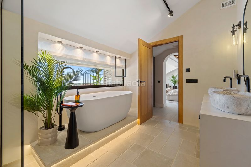 Foto 92d90b7a-5b9a-411a-89b6-cf4f676cdc67. Casa amb piscina a Las Brisas Marbella