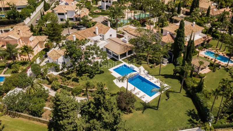 Foto fe2adf28-2651-4709-b6b8-0f367af7f5da. Casa amb piscina a Los Naranjos Marbella