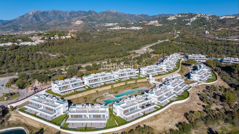 Foto a1d1bcd9-ea7d-47ac-8226-e143ff4eaeed. Pis amb piscina a bahía de Marbella Marbella