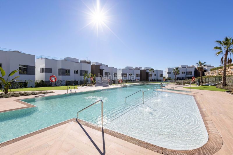 Foto a2d149e9-3584-4a2e-bd50-054fe08edd0e. Pis amb piscina a bahía de Marbella Marbella