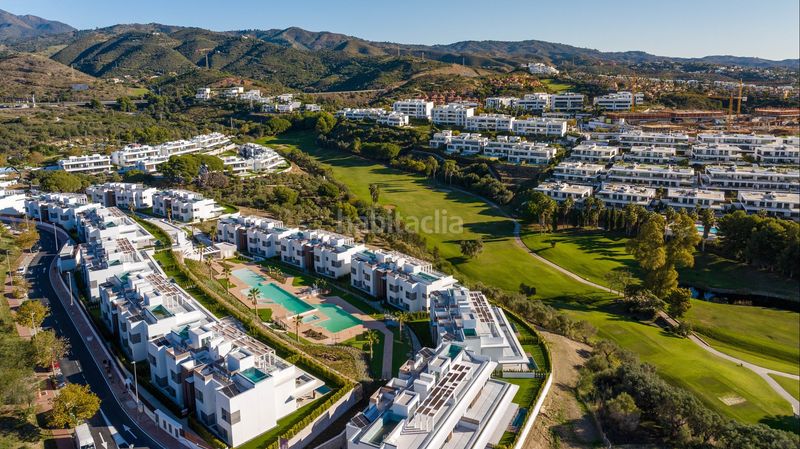 Foto b3c77854-4579-4c7d-89d2-aec0e9e6f723. Pis amb piscina a bahía de Marbella Marbella