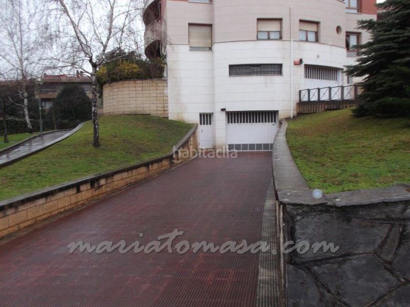 Foto be278390-cecd-44ae-b735-54588fcd5576. Parking coche en Negurigane-Peruri Leioa