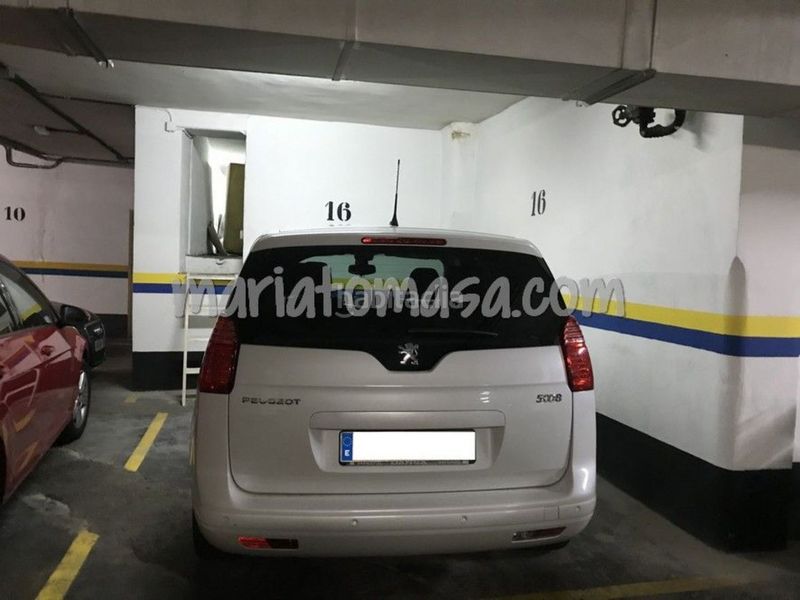 Foto 74df7728-11e0-4d3f-b0ed-87f085453eae. Aparcament cotxe a Centro Santurtzi