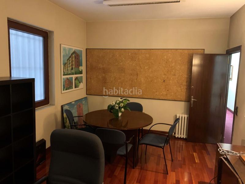 Foto fdd9ce43-9ff9-4f93-964c-fab81f652d7f. Geschäftsraum in Abandoibarra - Guggenheim Bilbao