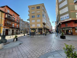 Location Local commercial à Juan josé ruano 1