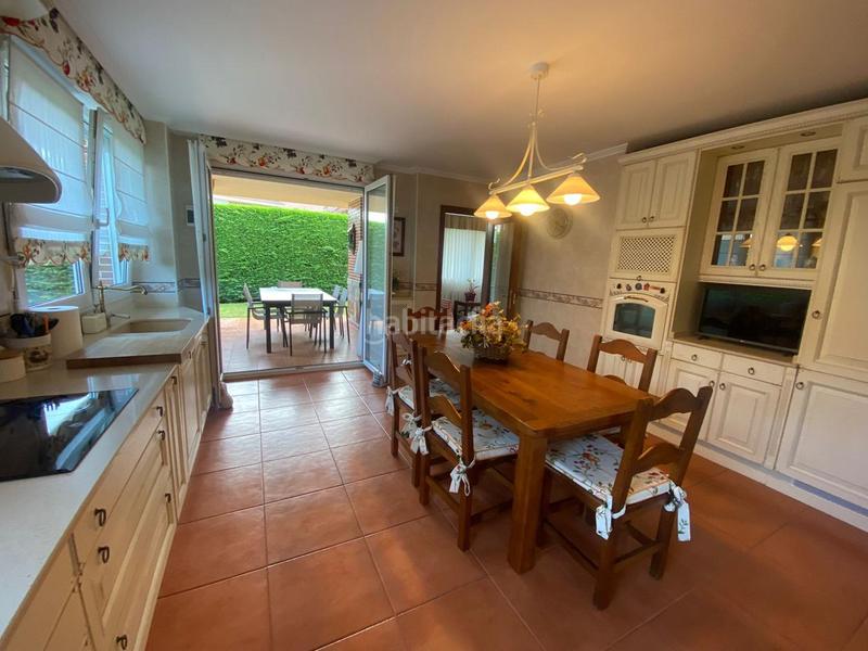 Foto 67bc5dc1-73b2-4420-ba79-251a8eebfb99. Casa en paco labiano 5 en Playa Ostende Castro - Urdiales