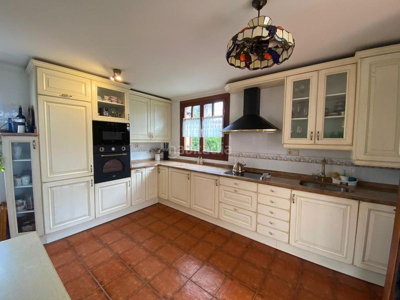 Foto 402a7154-6053-4fbd-9d35-e5ae2944b68e. Casa amb calefacció aparcament a Samano Castro - Urdiales