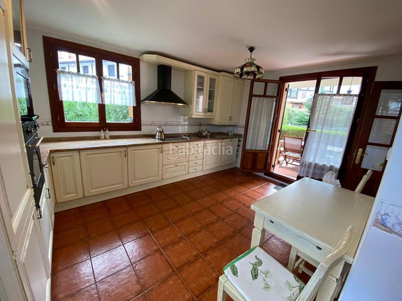 Foto ce6a3752-c687-4061-8b29-914c2991692e. Casa amb calefacció aparcament a Samano Castro - Urdiales