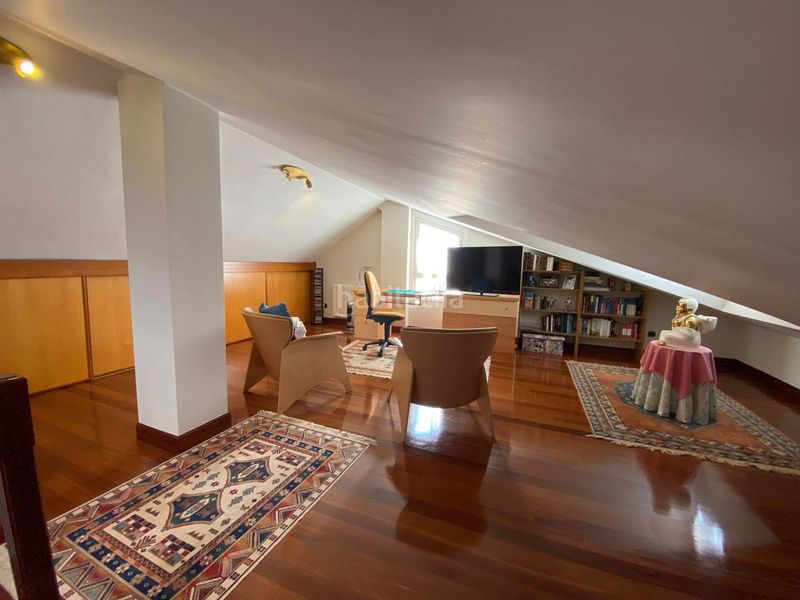 Foto 4c3f6b1b-241f-4222-bd37-182a863b7cba. Casa aparellada amb calefacció aparcament a Centro Castro - Urdiales