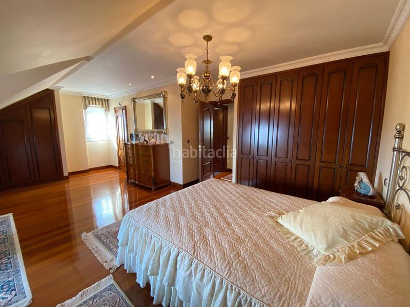 Foto aab364f7-2fbd-458f-a0fe-fa8bda5359b2. Casa aparellada amb calefacció aparcament a Centro Castro - Urdiales