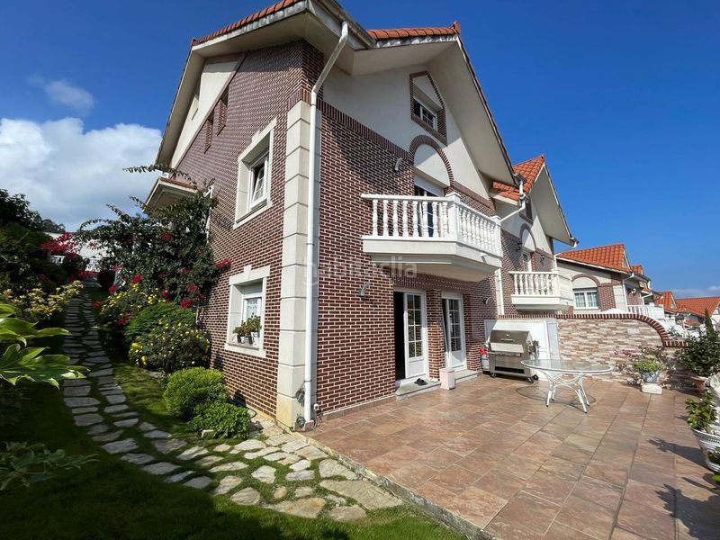 Foto aeedf776-986f-4b18-9d1c-946d7de5f024. Casa aparellada amb calefacció aparcament a Centro Castro - Urdiales