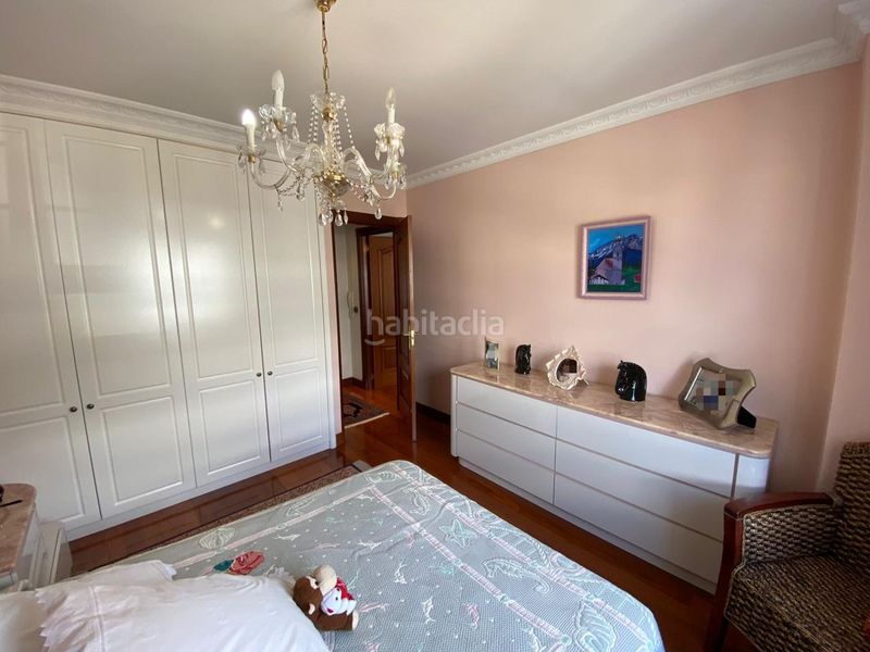 Foto c21505b0-d978-42f9-8427-f2e521e0145e. Casa aparellada amb calefacció aparcament a Centro Castro - Urdiales